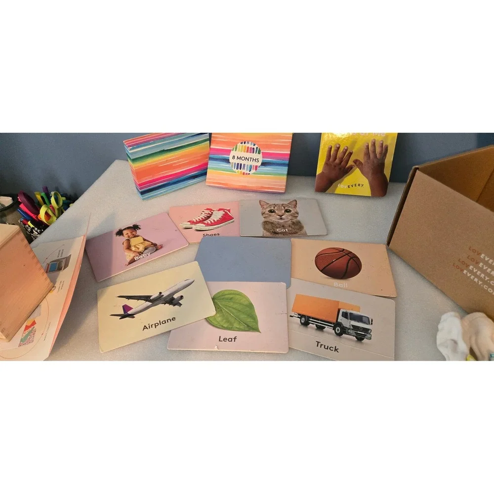 Lovevery The Senser Play Kit 5-6 Months Montessori Magic Tissue Box Book Socks